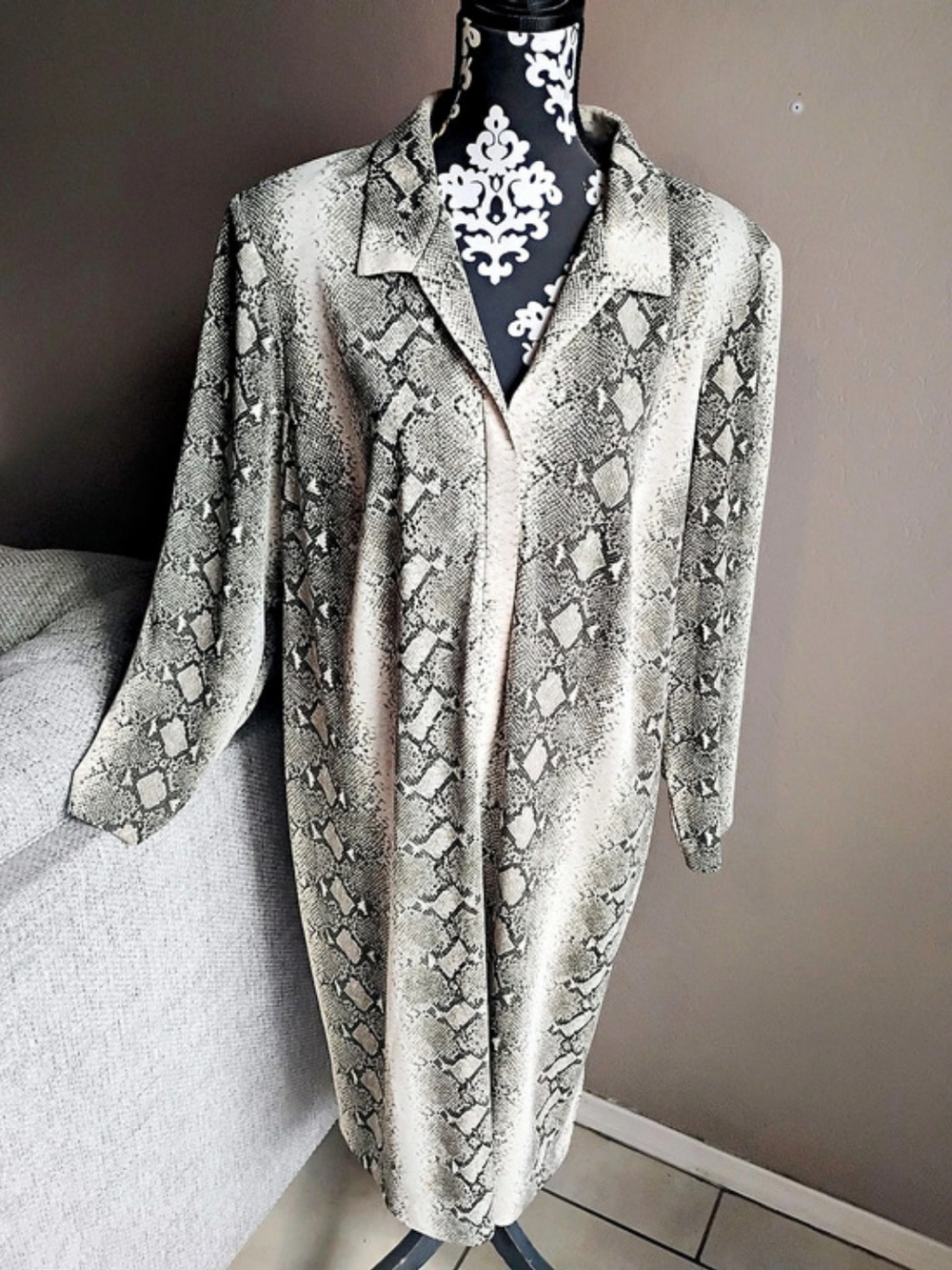 Donna Ricco Button Front Snakeskin Print Tunic in Gray & Black & Tan Size 20